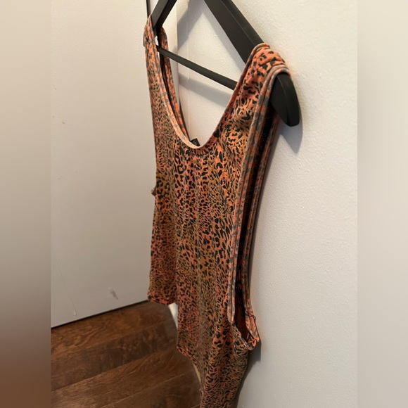 Vintage bright orange loose fit cheetah print tank top - Picture 3 of 6